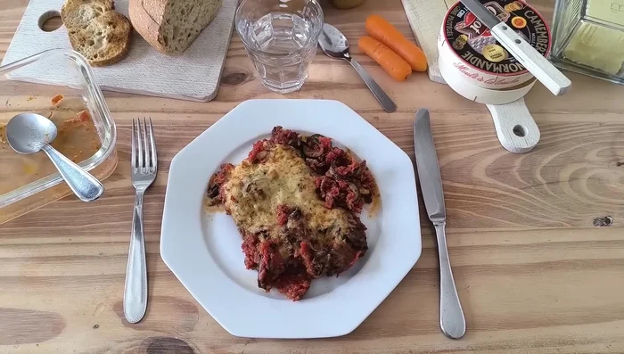 Garnir de fromage râpé.