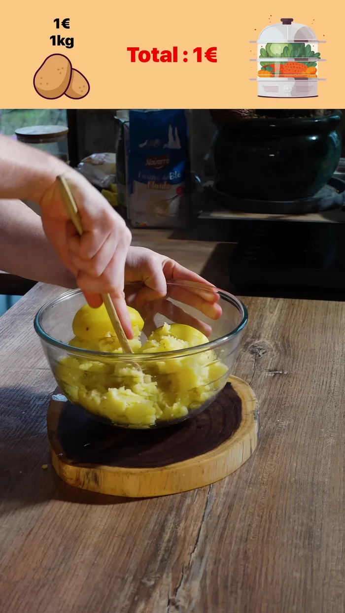 Faire cuire les pommes de terre à la vapeur.