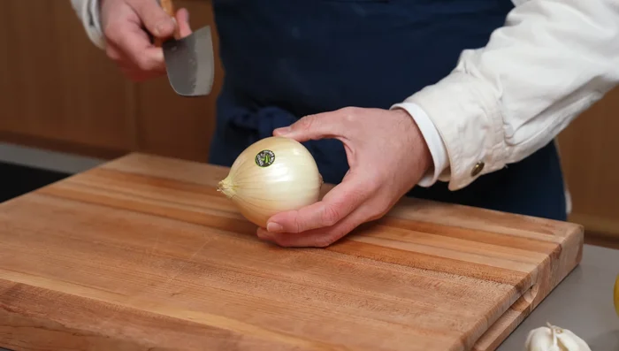 Saler généreusement le poulet de chaque côté. (378)