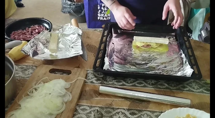 Enfourner à 200°C pendant 5 à 10 minutes, jusqu'à ce que le fromage soit fondu et légèrement doré.