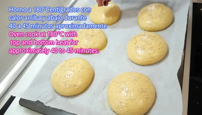 Cuire au four à 180°C (chaleur tournante) pendant 40 à 45 minutes.