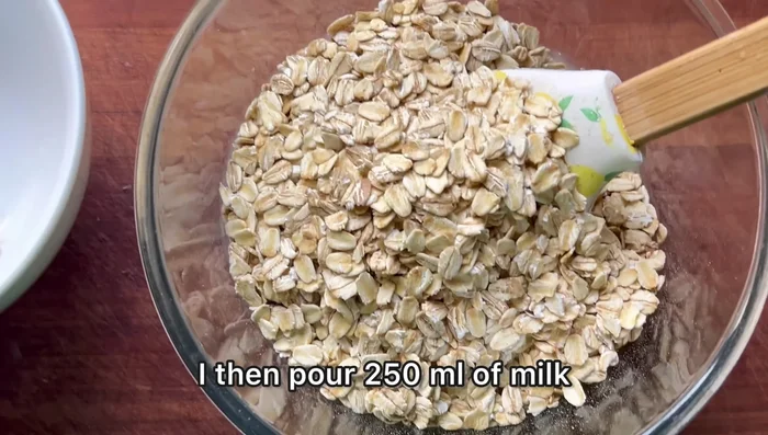 Verser 250ml de lait (classique ou végétal) et mélanger.