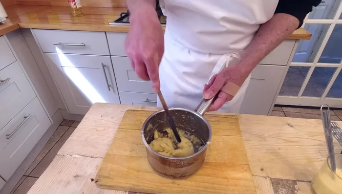 Laisser refroidir la pâte. (174.239)