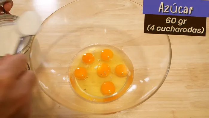 Ajouter 4 cuillères à soupe de sucre.