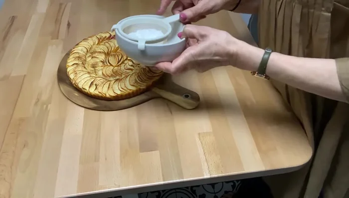 Saupoudrer de sucre glace avant de servir (facultatif).