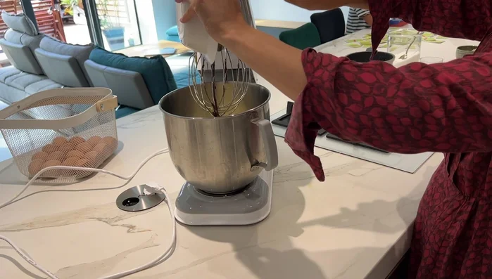 Ajouter les amandes mixées.