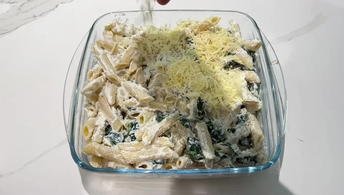 Parsemer de gruyère râpé (ou mozzarella).