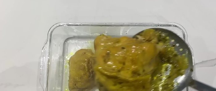 Verser la préparation dans un moule à gâteau.