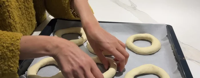Laisser lever la pâte pendant environ 1h30 (466.68).