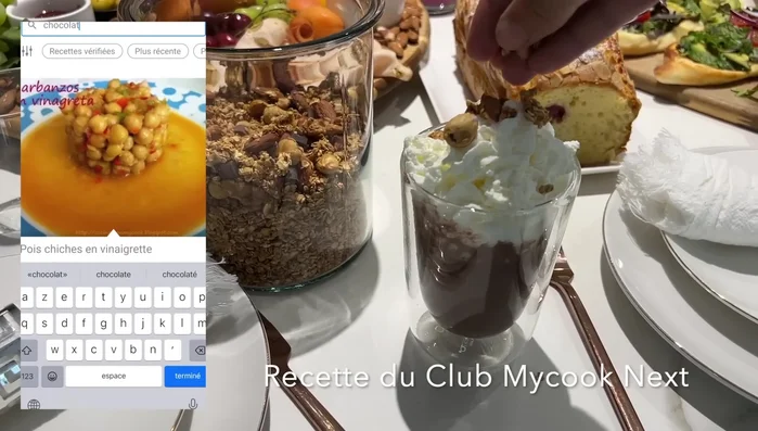 Préparation du chocolat chaud : Faire chauffer la crème, le lait, le sucre vanillé et le chocolat au MyCook Next.