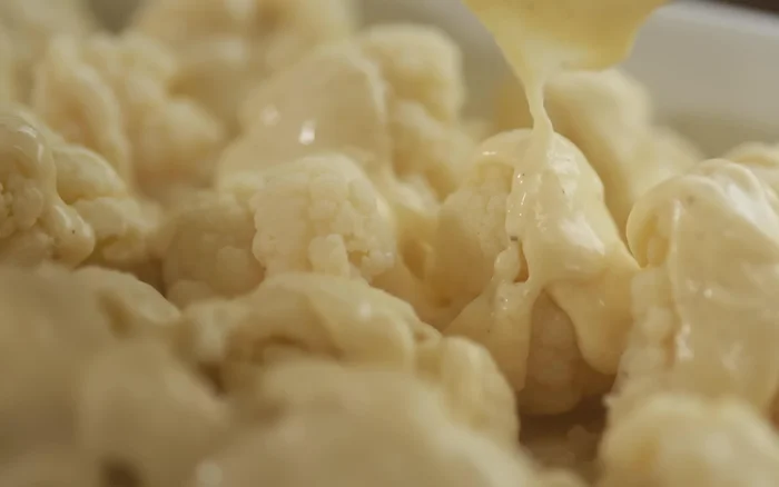 Sortir du four une fois le gratin doré et croustillant.