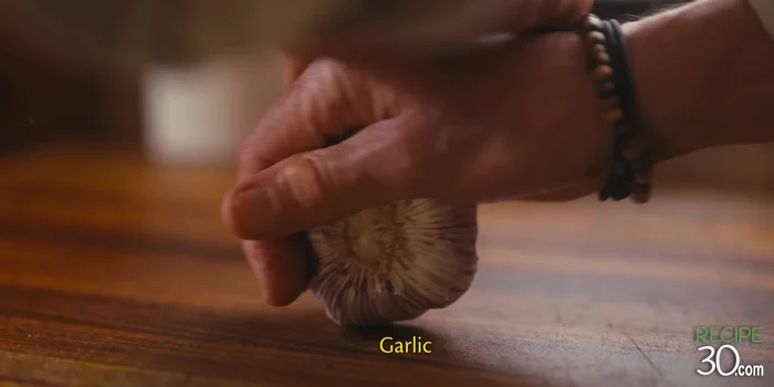Ajouter les champignons et les autres ingrédients.