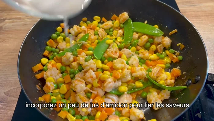 Incorporez un peu de jus d'abiton pour lier les saveurs. Laisser mijoter encore 1 à 2 minutes.