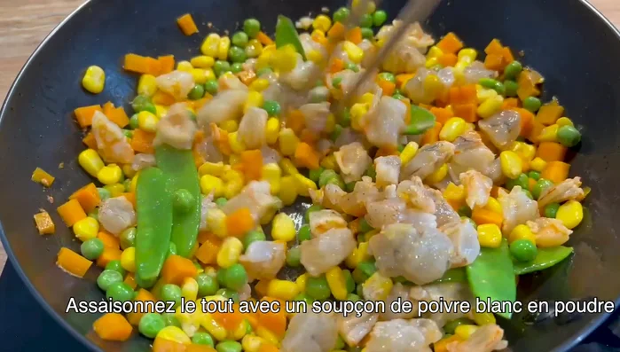 Assaisonner le tout avec un soupçon de poivre blanc en poudre et de sel (selon vos préférences).