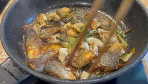 Poisson rôti gingembre-oignon vert : Recette facile et délicieuse