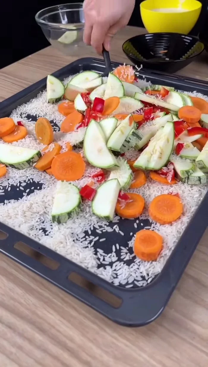 Mélanger les légumes et le riz, puis ajouter la crème fraîche.
