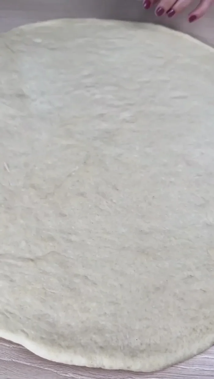 Rouler chaque rectangle sur lui-même. Laisser une largeur de main non roulée à une extrémité.