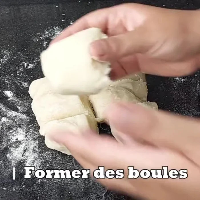Laisser la pâte refroidir légèrement.