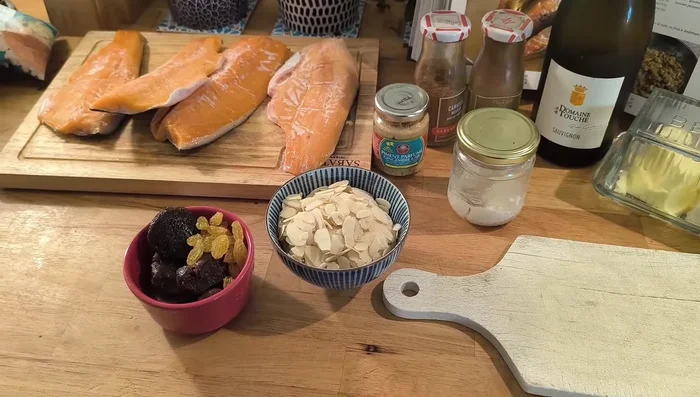 Faire revenir les amandes dans du beurre.