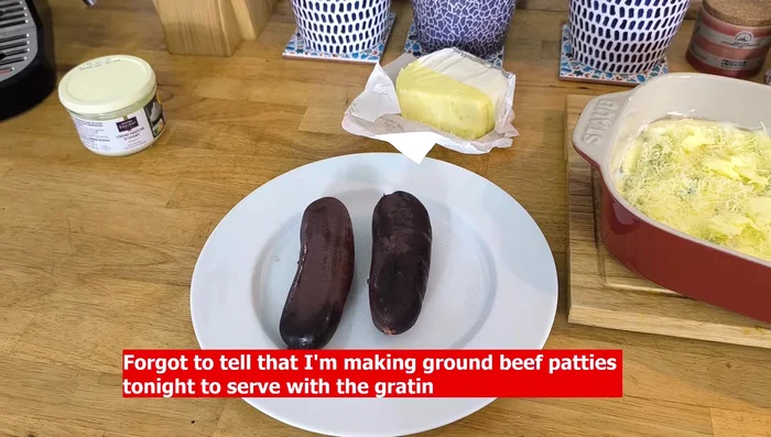 Faire cuire les saucisses de Boudin (facultatif).