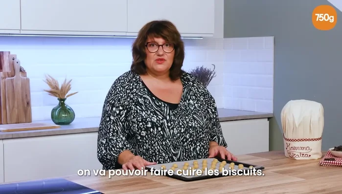 Cuire à 150° pendant 20 minutes. Laisser refroidir.