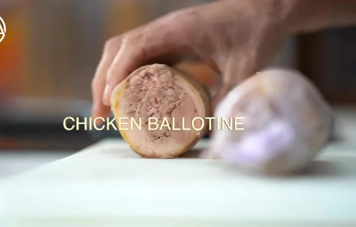 Désosser les cuisses de poulet (voir tutoriel sur le blog).