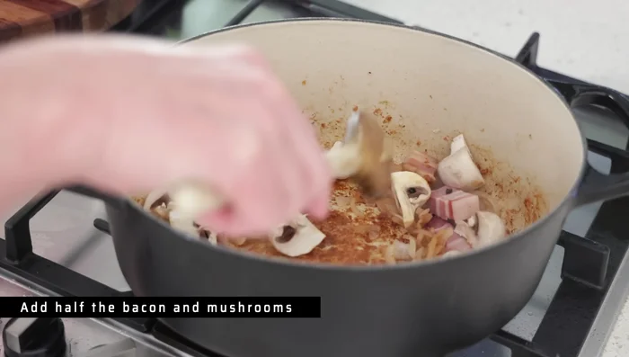 Ajouter les champignons (garder quelques-uns pour la décoration). (419.24)