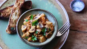 Champignons à la Grecque : Recette Facile & Délicieuse des Années 80