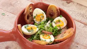 Salade Lyonnaise : Recette Facile et Délicieuse