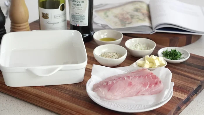 Hacher les échalotes et le persil. Couper le beurre en dés.