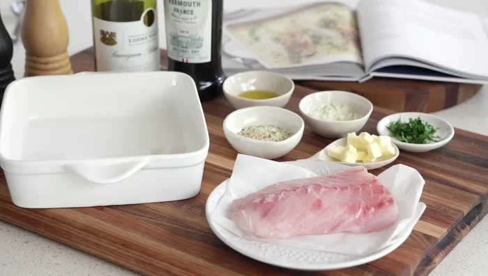 Marquer le poisson (faire des entailles croisées).