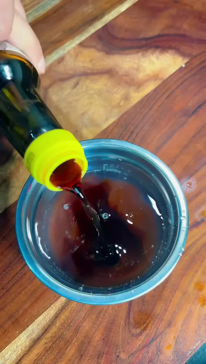 Préparer une petite marinade supplémentaire pour caraméliser la poitrine.