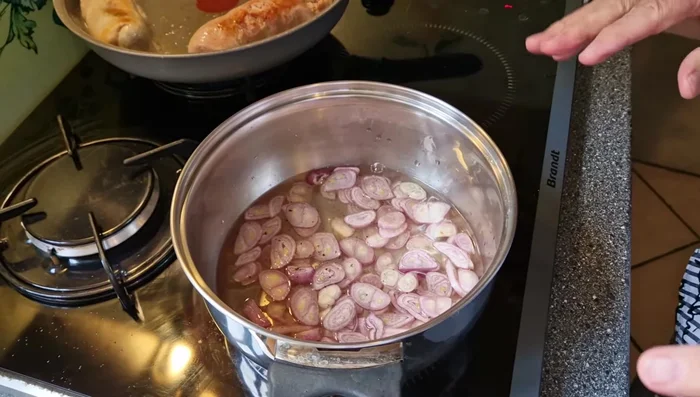 Laisser réduire à sec.