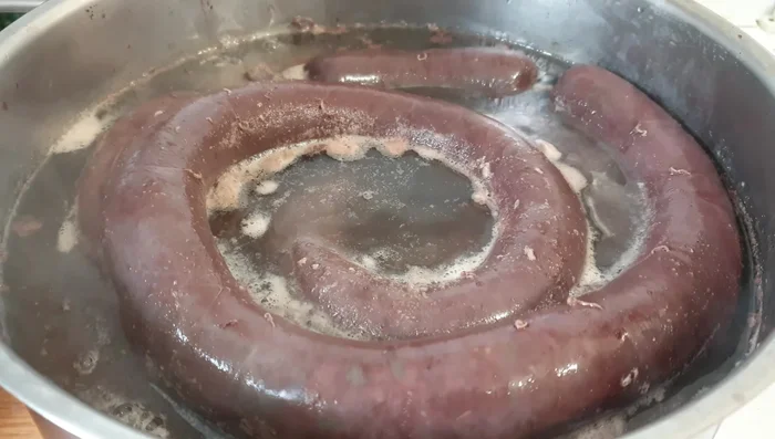Cuire à feu doux pendant environ 30 à 40 minutes. Laisser mijoter jusqu'à ce que le mélange grésille.
