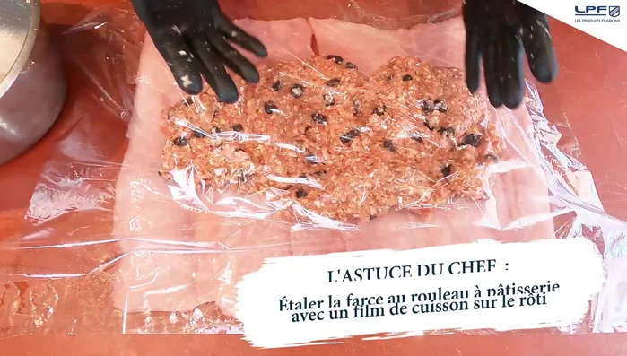 Ajouter les cranberries à la farce.