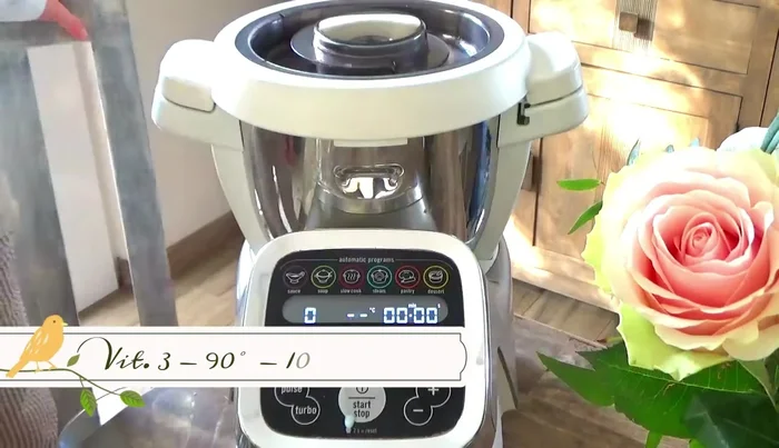 Faire fondre le tout au Companion en vitesse 3 à 90° pendant environ 10 minutes (ou jusqu'à ce que le chocolat soit fondu).