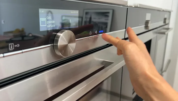 Cuisson des ailes de poulet au four : faire cuire au four à une température modérée.