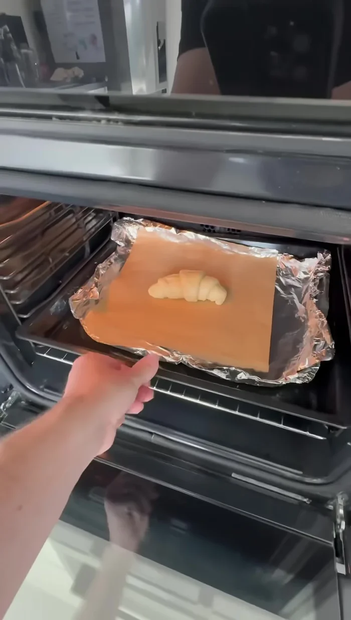 Enfourner les croissants et cuire pendant 24 minutes.