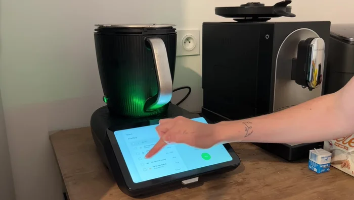 Utiliser le mode pétrissage du TM7. Cocher les ingrédients au fur et à mesure de leur ajout.