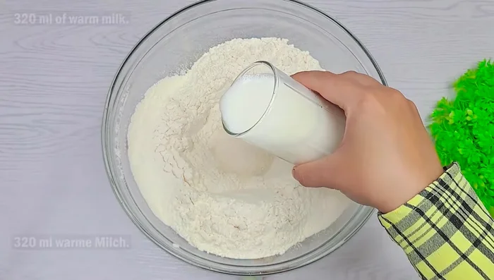 Cuisson : Enfourner les croissants dans un four préchauffé à une température appropriée pendant environ 20 minutes.