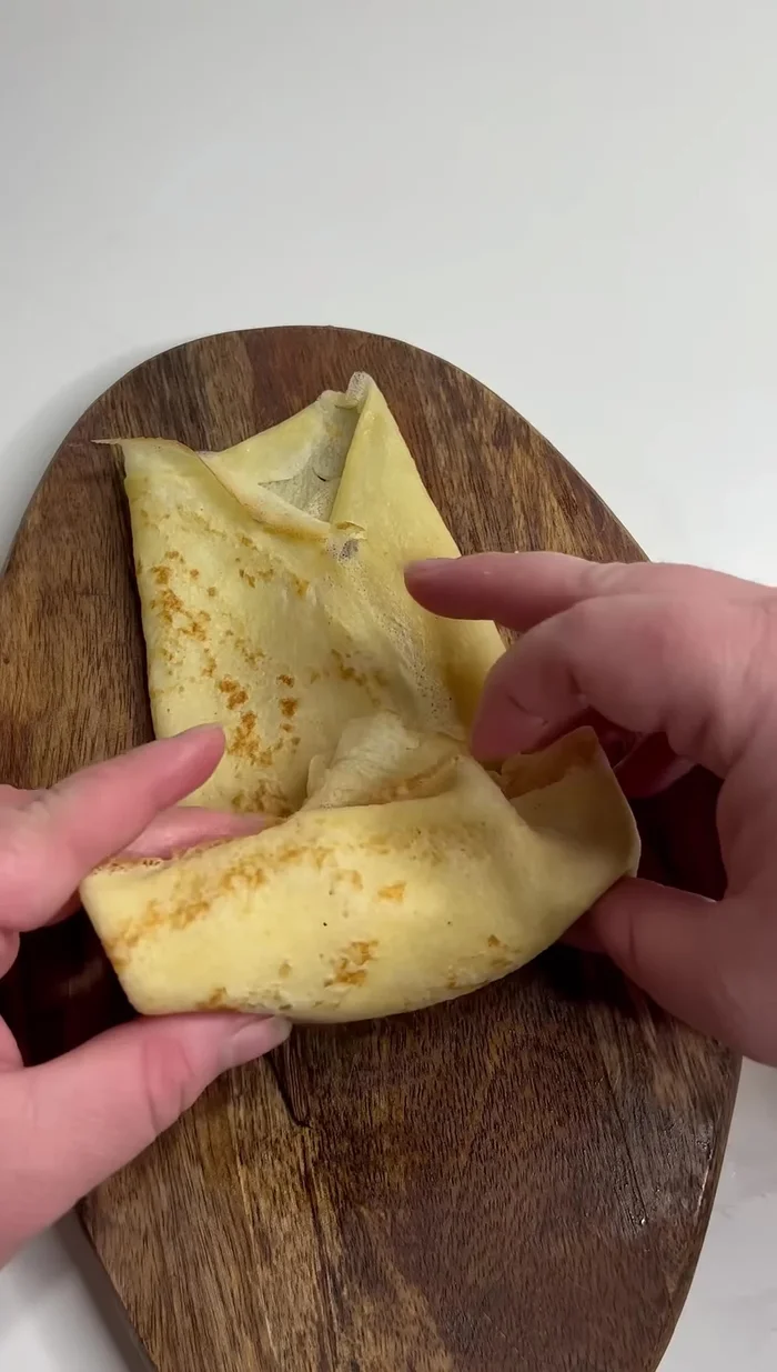 Plier les crêpes (droite, gauche, puis rouler).