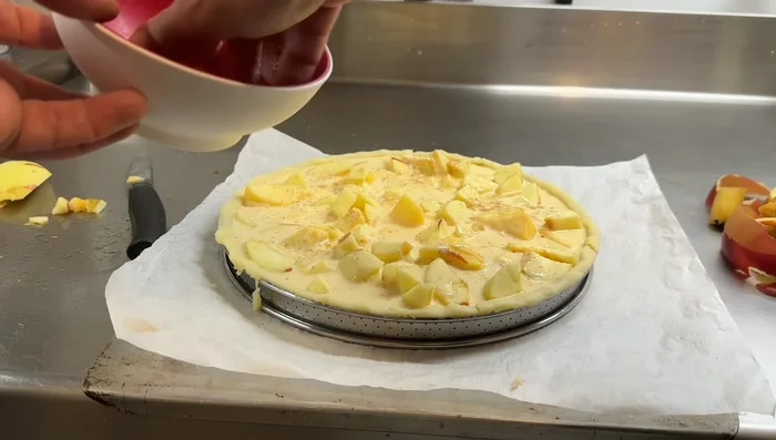 Ajouter le reste du sucre cassonade en fin de cuisson pour la caramélisation.