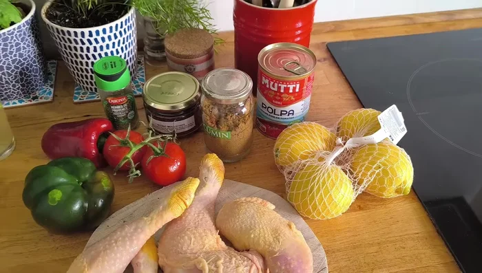 Ajouter la coriandre et, si nécessaire, de la pulpe de tomate pour épaissir la sauce.