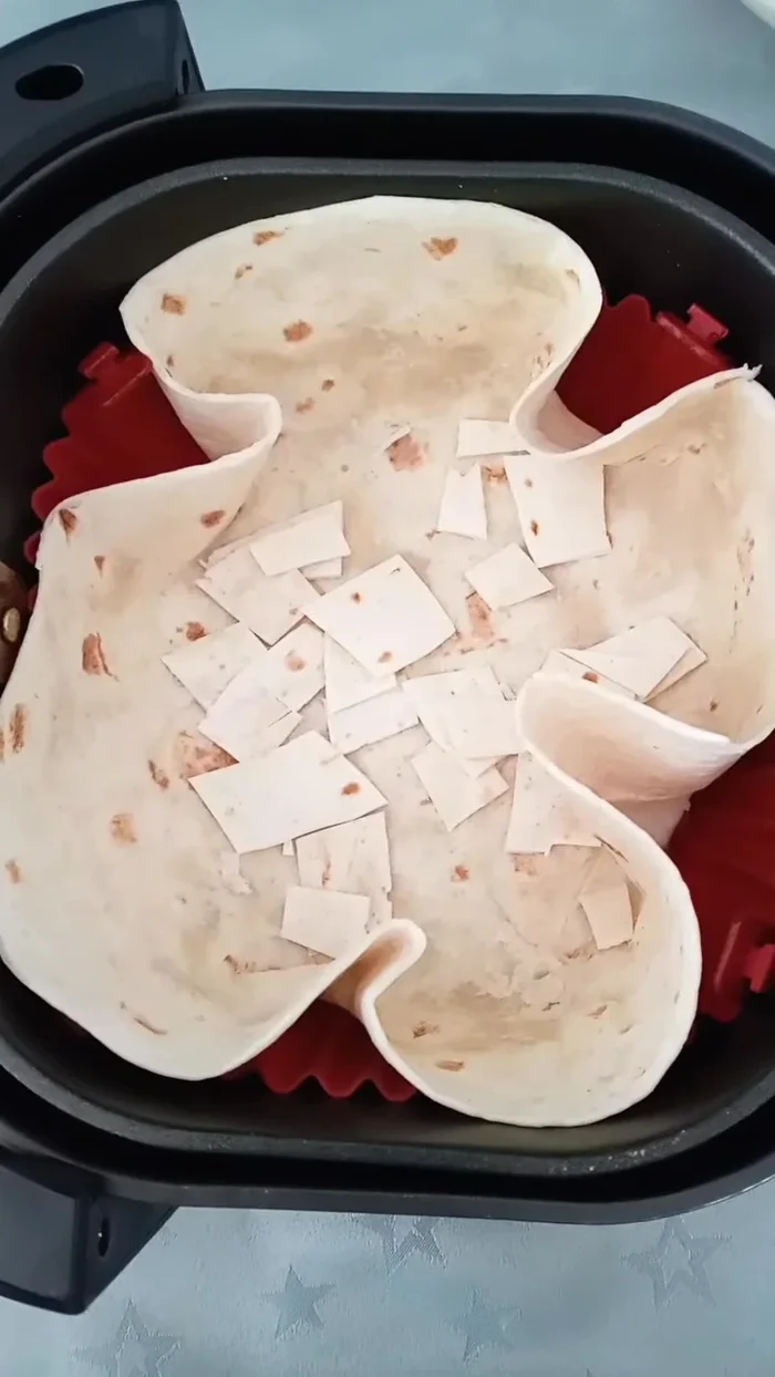 Placer la galette de blé dans un moule siliconé.