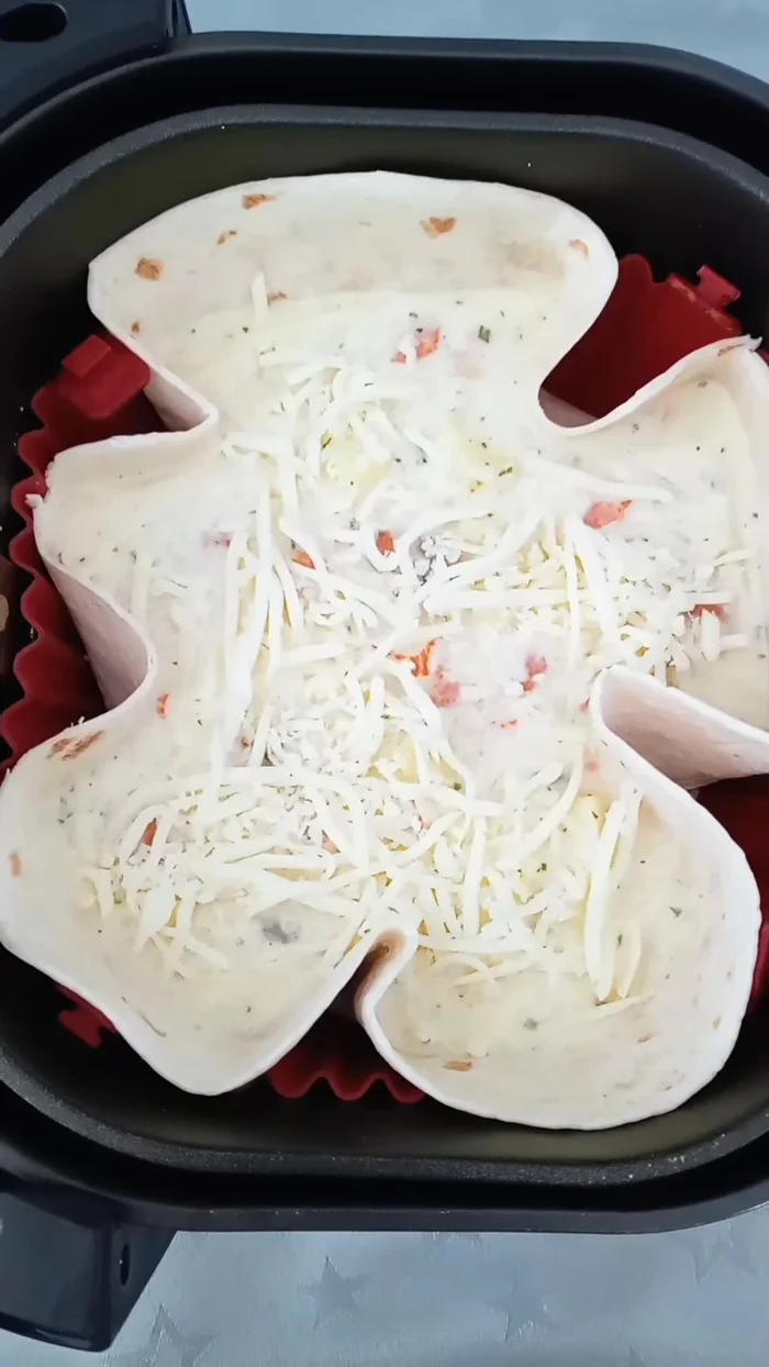 Parsemer de mozzarella râpée.