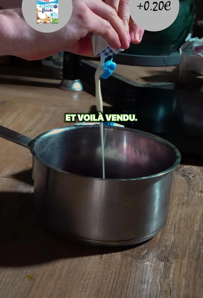 Faire revenir rapidement le bœuf haché dans une poêle. (Si vous n'avez pas préparé la farce la veille)