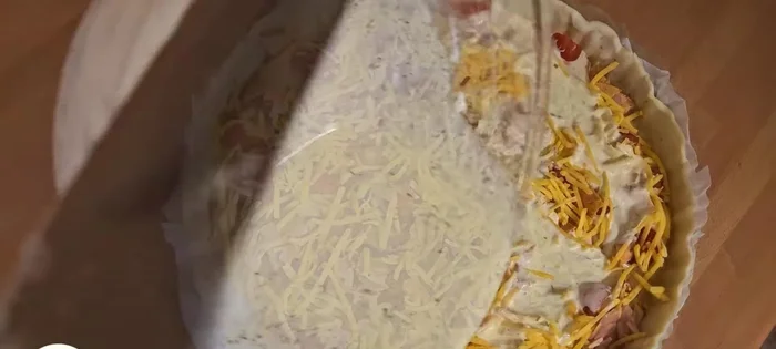Verser l'appareil à quiche sur la garniture (272.44).