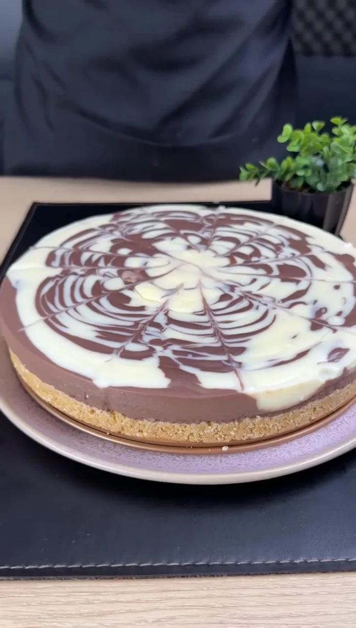 Réfrigérer jusqu'à ce que le gâteau soit ferme.