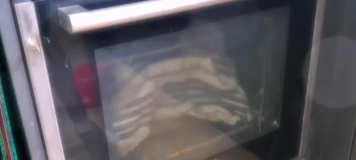 Laisser gonfler pendant 1h30 à 2h, jusqu'à ce que la pâte ait doublé de volume.