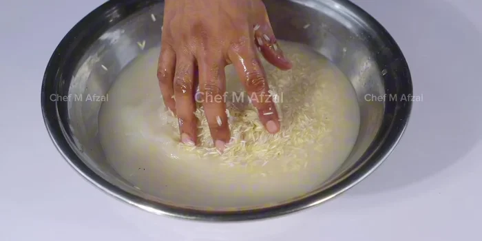 Bien laver le riz.